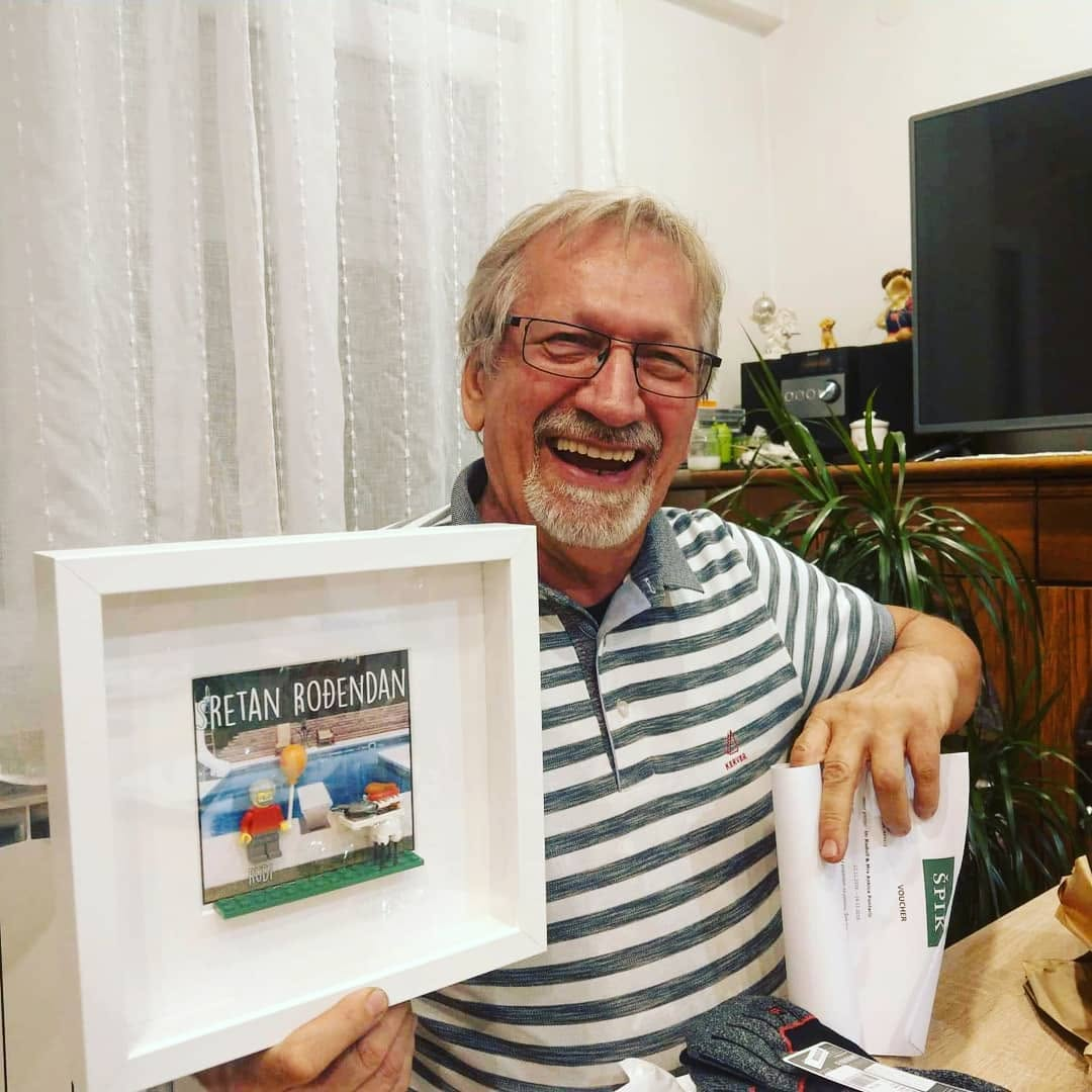 Fotografija kupca s personaliziranim O’kvirom