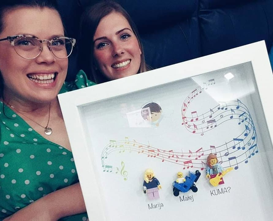 Fotografija kupca s personaliziranim O’kvirom