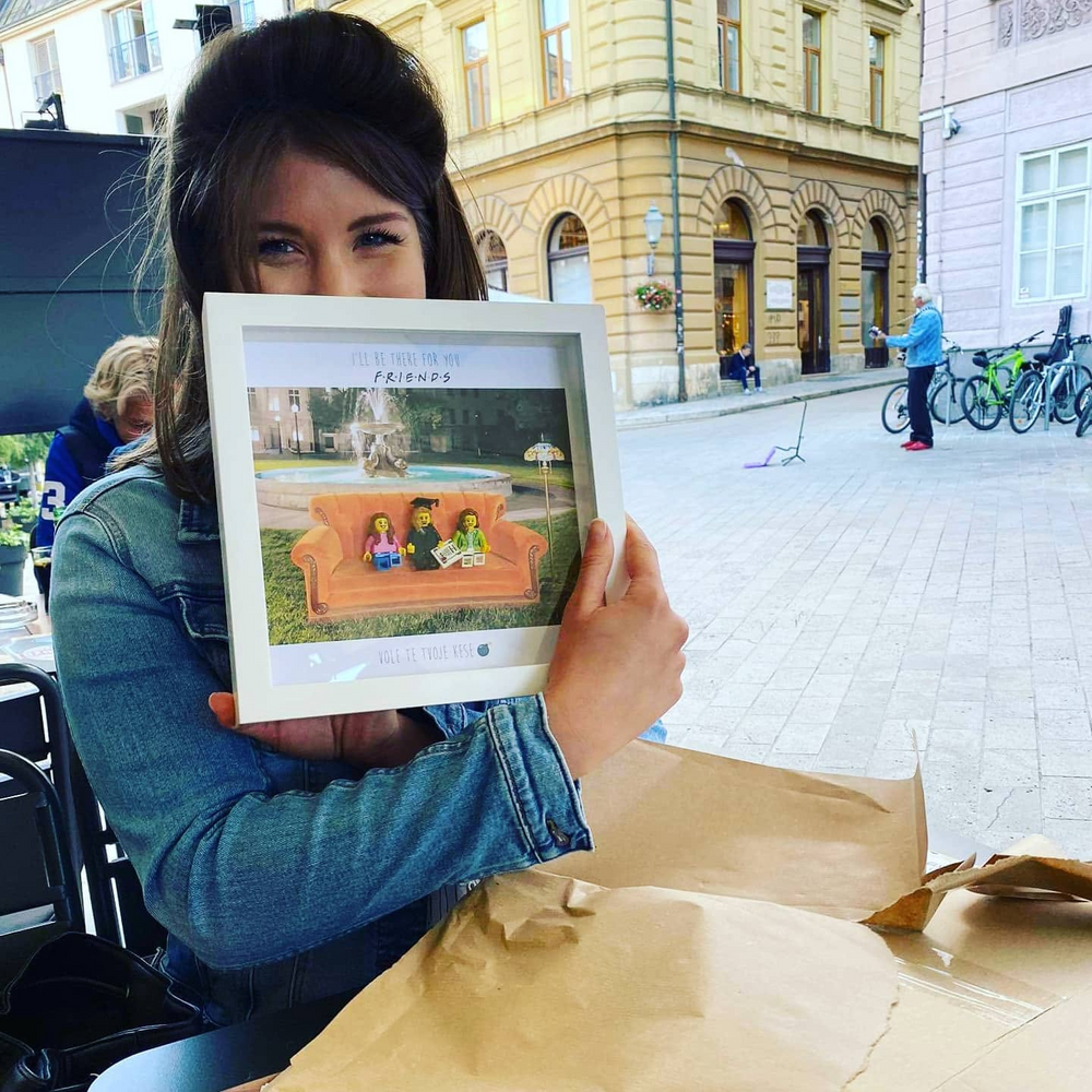 Fotografija kupca s personaliziranim O’kvirom