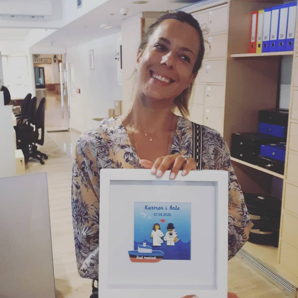 Fotografija kupca s personaliziranim O’kvirom