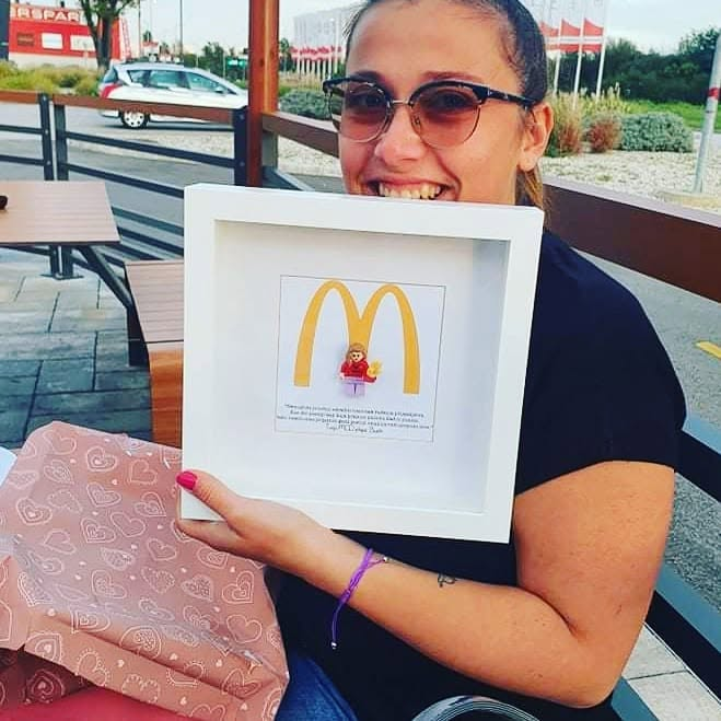 Fotografija kupca s personaliziranim O’kvirom