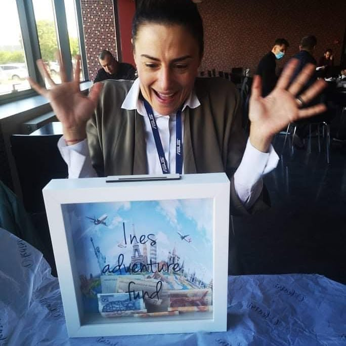 Fotografija kupca s personaliziranim O’kvirom
